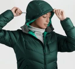 Outdoor Research Transcendent Down Hoody (Past Season) - Women's|-|Manteau à Capuchon Transcendent Down (saison Précédente) - Femme -Altitude Sports ORR 268105 7E 7EDetail3 20Fir