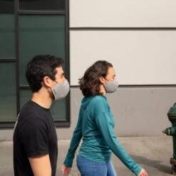 Outdoor Research Essential Face Mask Kit W/3 Filters|-|Masque Facial Essentiel Avec Pqt De 3 Filtres 24 Outdoor Research Essential Face Mask Kit W/3 Filters|-|Masque Facial Essentiel Avec Pqt De 3 Filtres -Altitude Sports ORR 283298 7E 7Els 20Grey