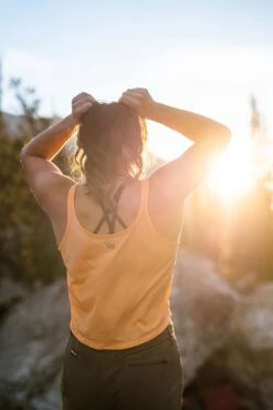 Outdoor Research Echo Tank - Women's|-|Camisole Echo - Femme -Altitude Sports ORR 287659 7E 7EDetail2 20Radiant bf45fa9f e47e 4b17 b657 e0e042d9aeac